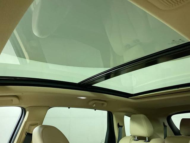 Photo of 2025 Platinum White Pearl Acura MDX