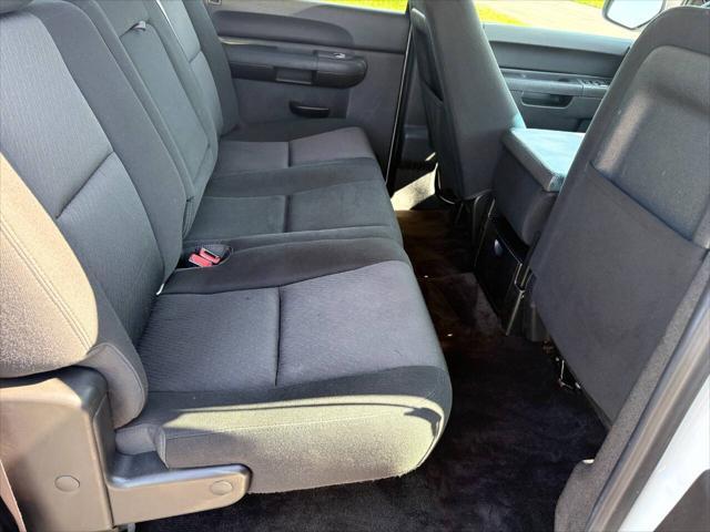 Photo of 2014 Summit White Chevrolet Silverado 2500