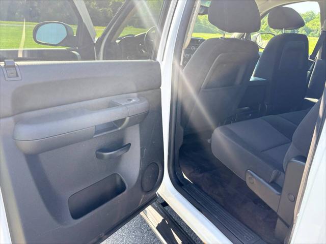 Photo of 2014 Summit White Chevrolet Silverado 2500