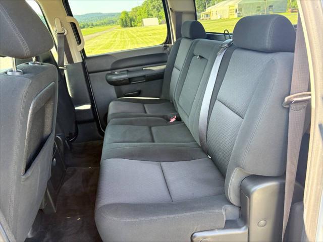 Photo of 2014 Summit White Chevrolet Silverado 2500