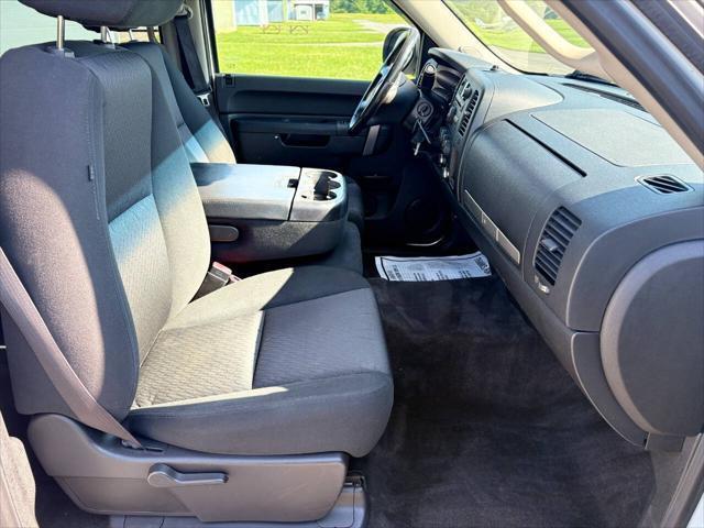 Photo of 2014 Summit White Chevrolet Silverado 2500