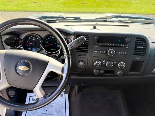 Photo of 2014 Summit White Chevrolet Silverado 2500