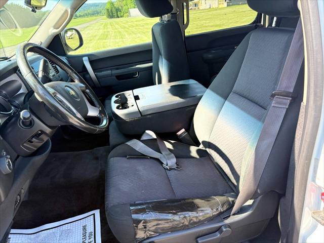 Photo of 2014 Summit White Chevrolet Silverado 2500