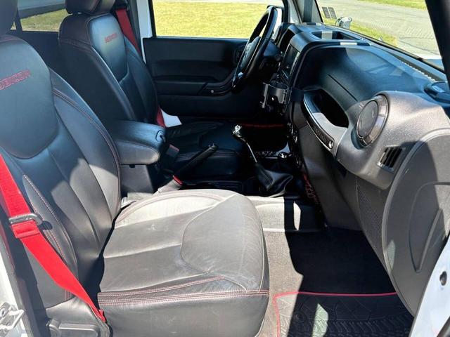 Photo of 2017 Bright White Clearcoat Jeep Wrangler Unlimited
