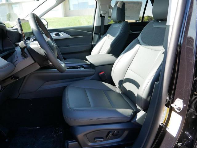 Photo of 2025 Agate Black Metallic Ford Explorer