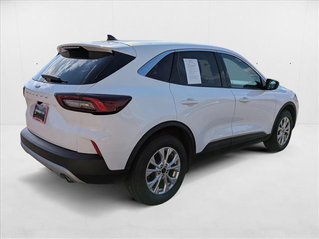 Photo of 2023 Oxford White Ford Escape