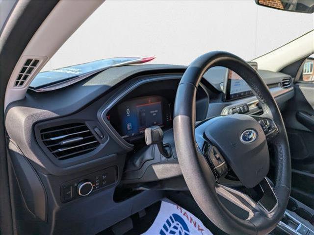 Photo of 2023 Oxford White Ford Escape