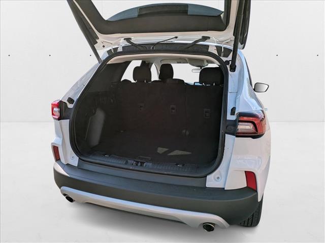 Photo of 2023 Oxford White Ford Escape