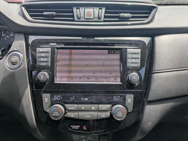 Photo of 2018 Pearl White Nissan Rogue