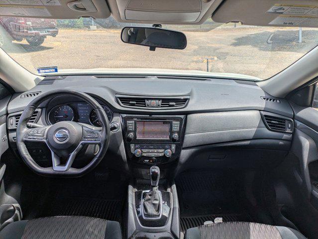 Photo of 2018 Pearl White Nissan Rogue