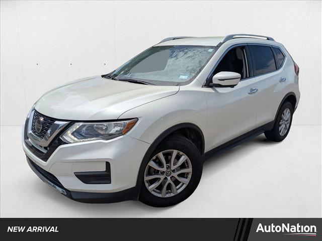 Photo of 2018 Pearl White Nissan Rogue