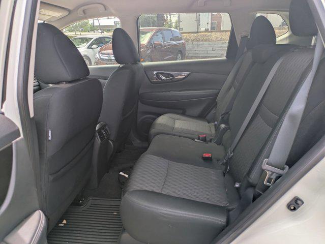 Photo of 2018 Pearl White Nissan Rogue