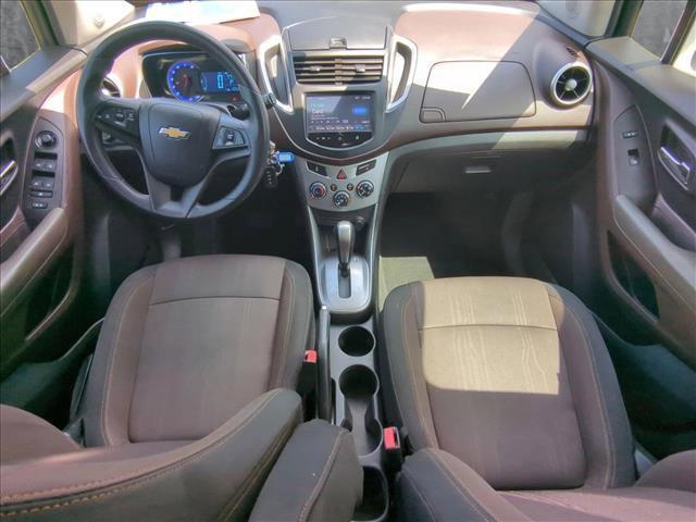 Photo of 2015 White Pearl Tricoat Chevrolet Trax