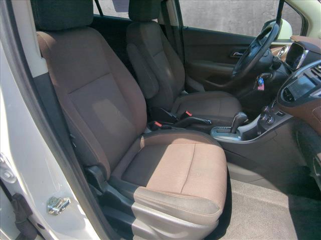 Photo of 2015 White Pearl Tricoat Chevrolet Trax