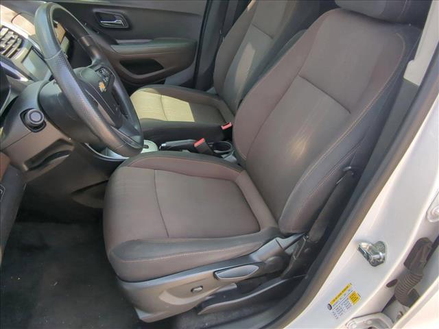 Photo of 2015 White Pearl Tricoat Chevrolet Trax