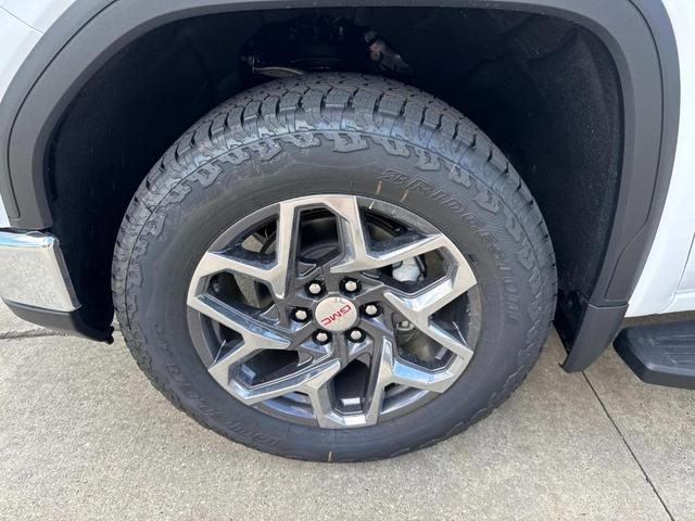 Photo of 2025 Summit White GMC Sierra 1500