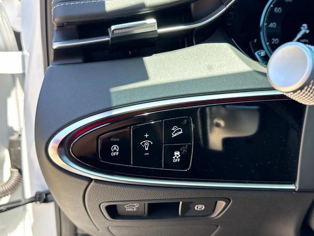Photo of 2025 Alta White Genesis GV70