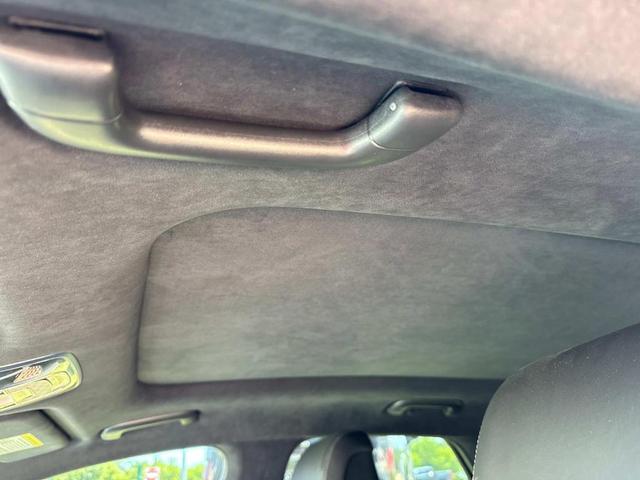 Photo of 2025 Alta White Genesis GV70