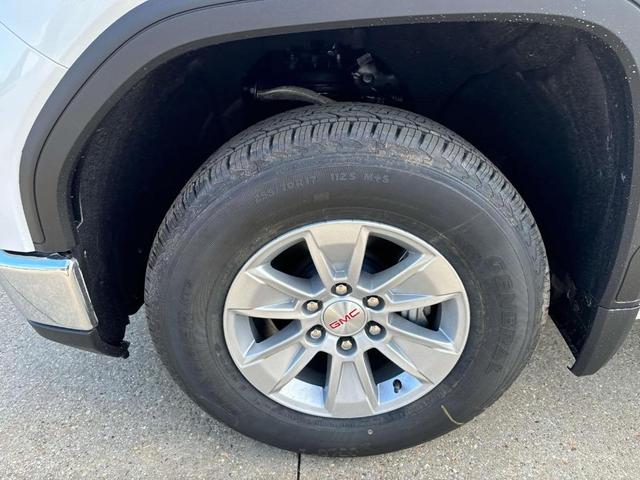 Photo of 2025 Summit White GMC Sierra 1500