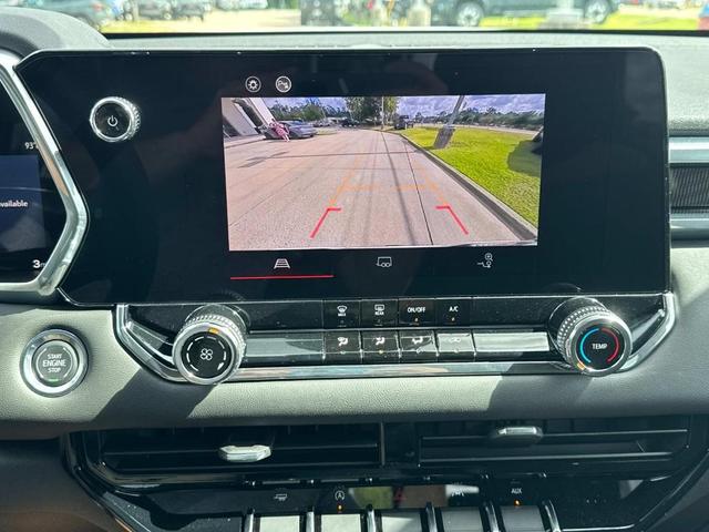 Photo of 2025 Summit White GMC Canyon