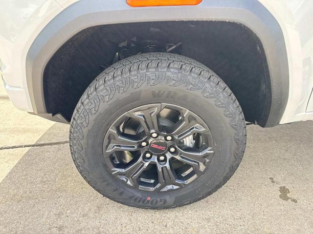 Photo of 2025 Summit White GMC Canyon
