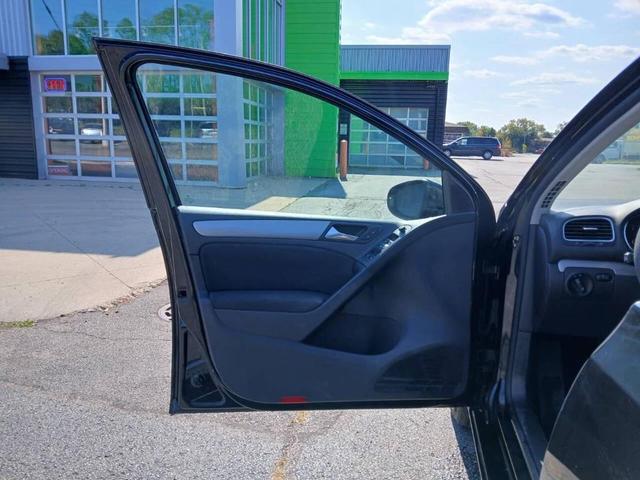 Photo of 2010 Black Volkswagen Golf
