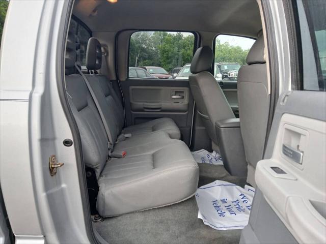 Photo of 2005 Silver Dodge Dakota