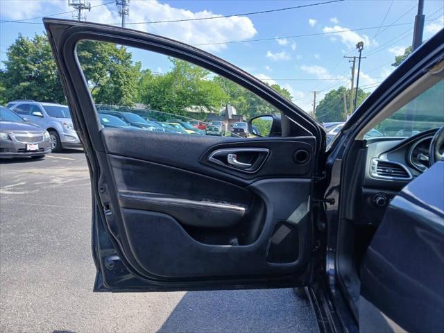 Photo of 2017 Gray Chrysler 200