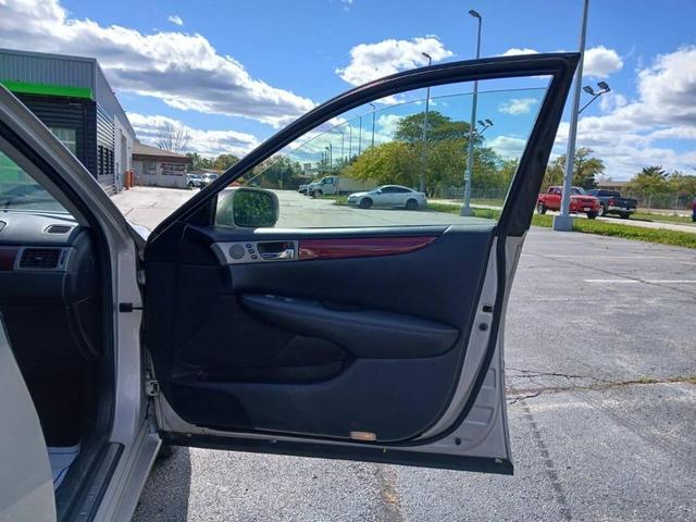 Photo of 2005 Silver Lexus ES 330