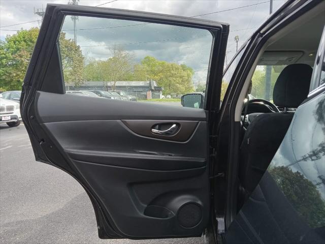 Photo of 2015 Black Nissan Rogue