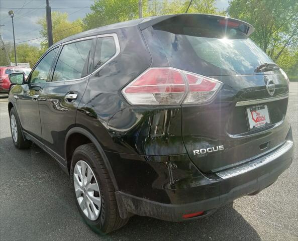 Photo of 2015 Black Nissan Rogue