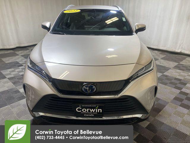 Photo of 2022 Titanium Glow Toyota Venza