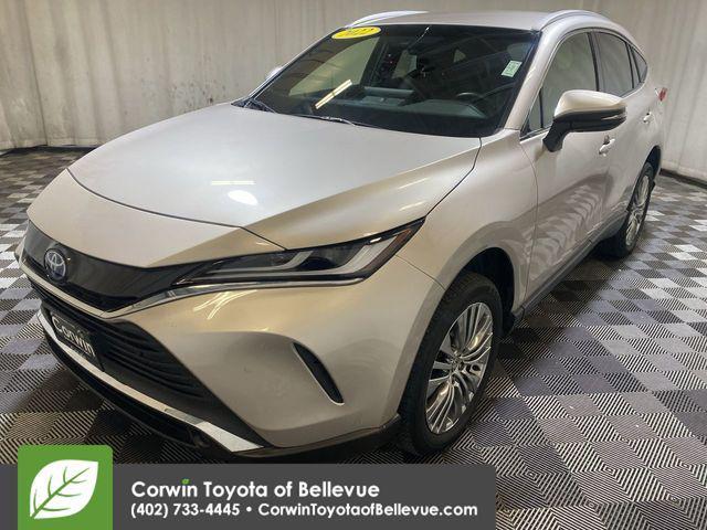Photo of 2022 Titanium Glow Toyota Venza
