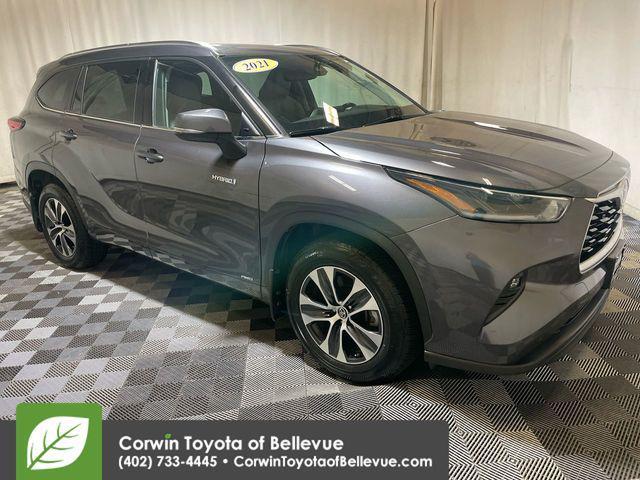 Photo of 2021 Magnetic Gray Metallic Toyota Highlander Hybrid