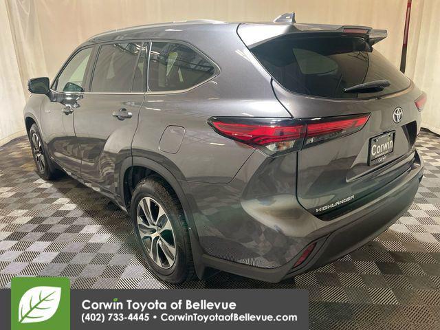 Photo of 2021 Magnetic Gray Metallic Toyota Highlander Hybrid