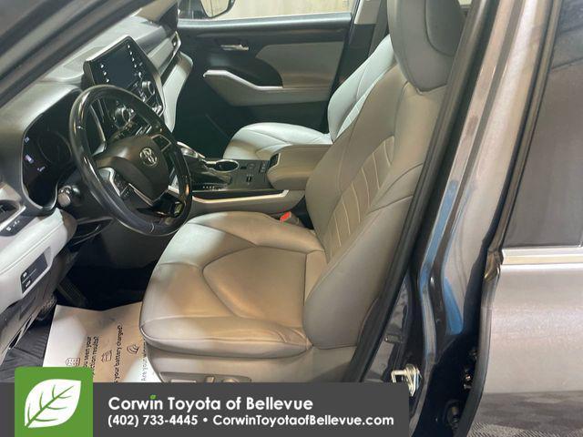 Photo of 2021 Magnetic Gray Metallic Toyota Highlander Hybrid