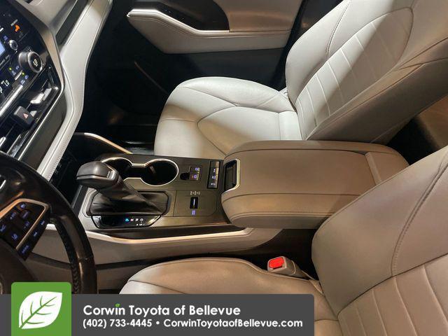Photo of 2021 Magnetic Gray Metallic Toyota Highlander Hybrid