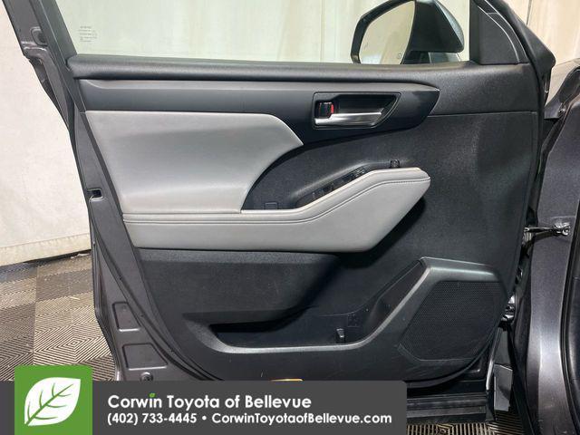 Photo of 2021 Magnetic Gray Metallic Toyota Highlander Hybrid