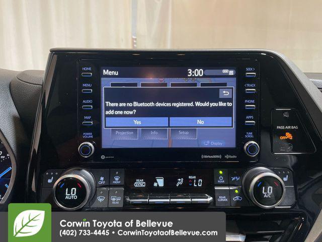Photo of 2021 Magnetic Gray Metallic Toyota Highlander Hybrid