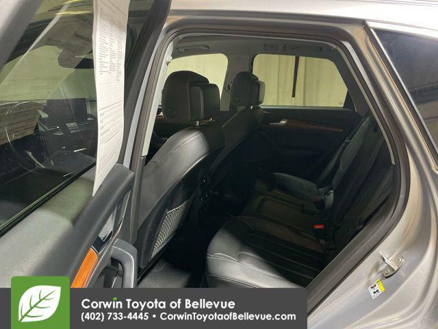 Photo of 2023 Mythos Black Metallic Audi Q5