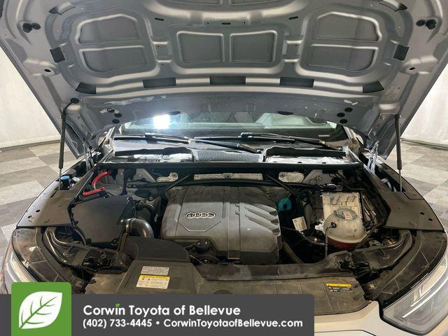 Photo of 2023 Mythos Black Metallic Audi Q5