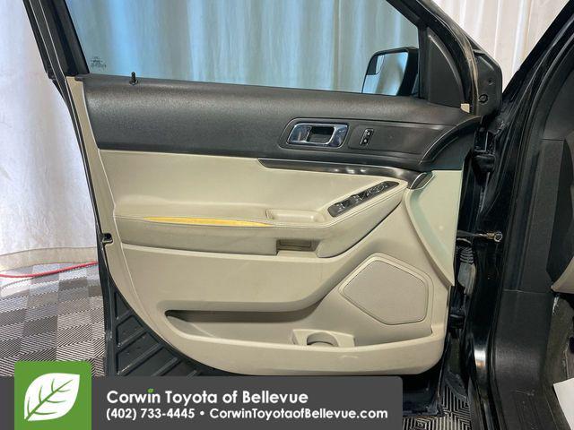 Photo of 2014 Tuxedo Black Metallic Ford Explorer