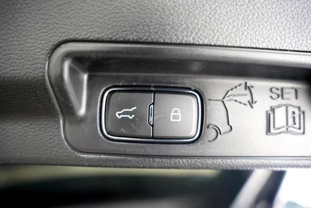 Photo of 2021 Carbonized Gray Metallic Ford Explorer