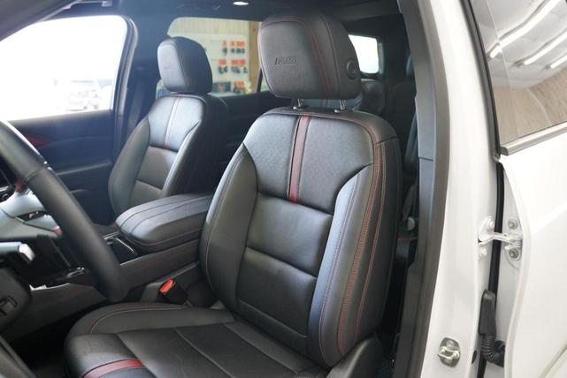 Photo of 2024 Iridescent Pearl Tricoat Chevrolet Traverse