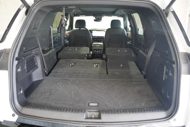 Photo of 2024 Iridescent Pearl Tricoat Chevrolet Traverse