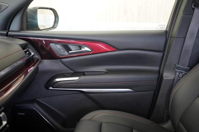 Photo of 2024 Iridescent Pearl Tricoat Chevrolet Traverse