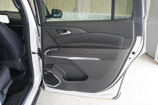 Photo of 2024 Iridescent Pearl Tricoat Chevrolet Traverse