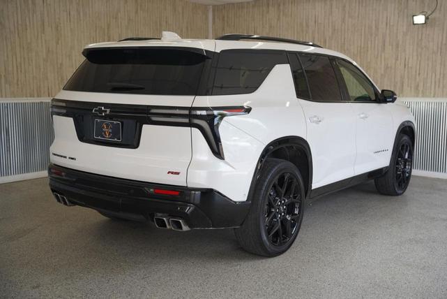Photo of 2024 Iridescent Pearl Tricoat Chevrolet Traverse