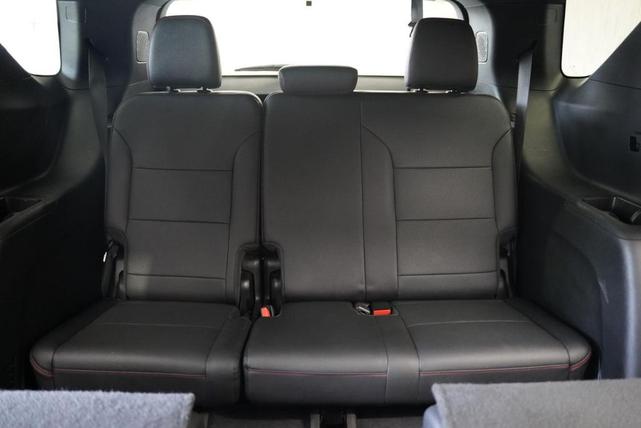 Photo of 2024 Iridescent Pearl Tricoat Chevrolet Traverse