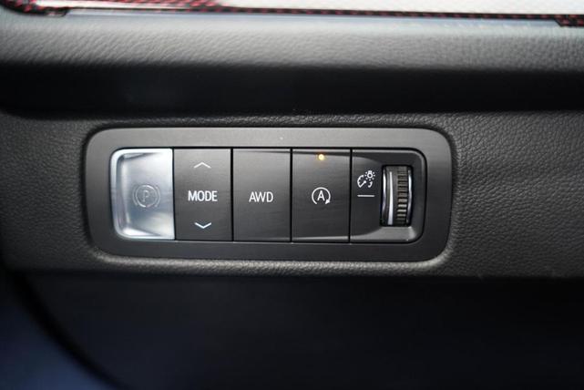 Photo of 2024 Iridescent Pearl Tricoat Chevrolet Traverse